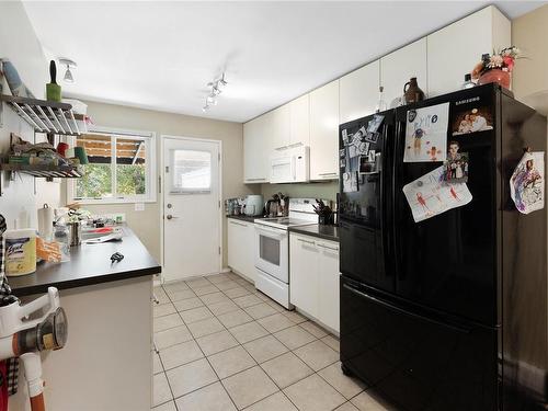 487 - 489 Winchester Ave, Nanaimo, BC - Indoor Photo Showing Kitchen