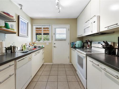 487 - 489 Winchester Ave, Nanaimo, BC - Indoor Photo Showing Kitchen