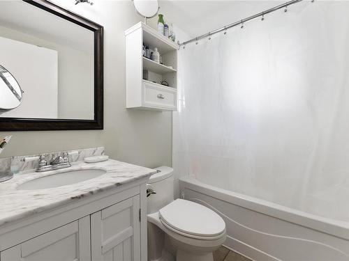 487 - 489 Winchester Ave, Nanaimo, BC - Indoor Photo Showing Bathroom