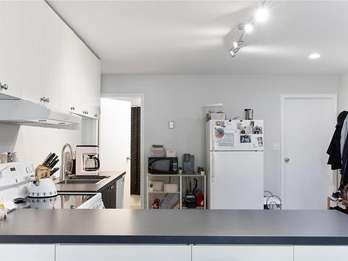 487 - 489 Winchester Ave, Nanaimo, BC - Indoor Photo Showing Kitchen