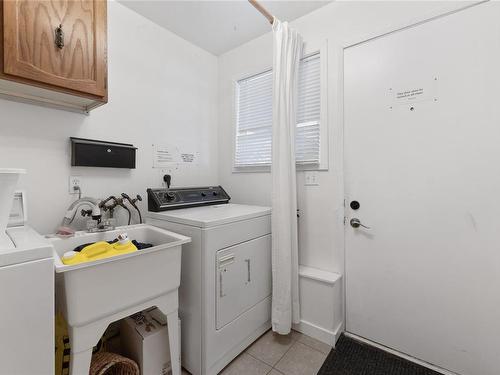 487 - 489 Winchester Ave, Nanaimo, BC - Indoor Photo Showing Laundry Room