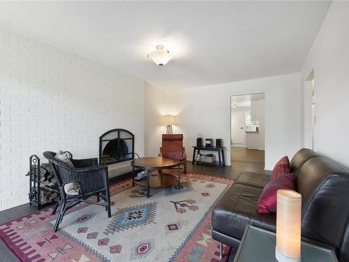 487 - 489 Winchester Ave, Nanaimo, BC - Indoor Photo Showing Living Room