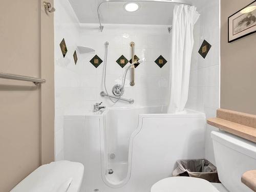 108-970 Lorne Street, Kamloops, BC - Indoor Photo Showing Bathroom