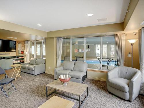 108-970 Lorne Street, Kamloops, BC - Indoor Photo Showing Living Room