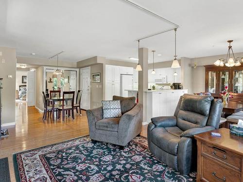 108-970 Lorne Street, Kamloops, BC - Indoor Photo Showing Living Room