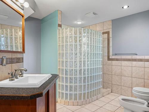 923 Fleming Circle, Kamloops, BC - Indoor Photo Showing Bathroom