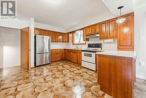 83 South Bend Road, Hamilton, ON - Indoor Photo Showing Kitchen