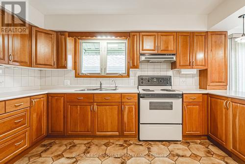 83 South Bend Road, Hamilton, ON - Indoor Photo Showing Kitchen With Double Sink