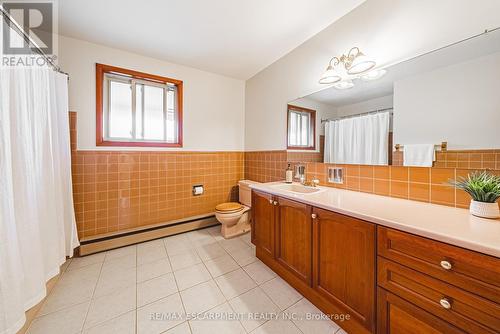 83 South Bend Road, Hamilton, ON - Indoor Photo Showing Bathroom