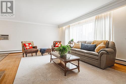 83 South Bend Road, Hamilton, ON - Indoor Photo Showing Living Room