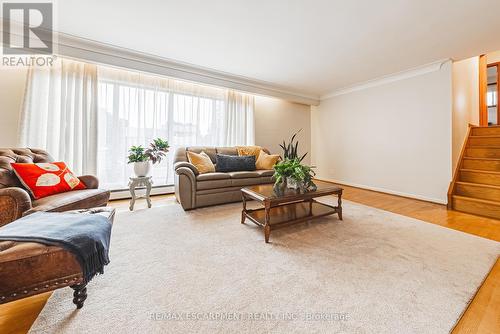 83 South Bend Road, Hamilton, ON - Indoor Photo Showing Living Room