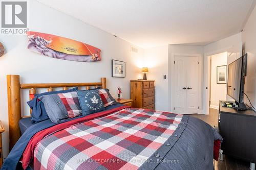 100 Boulding Avenue, Hamilton, ON - Indoor Photo Showing Bathroom