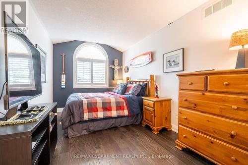 100 Boulding Avenue, Hamilton, ON - Indoor Photo Showing Bedroom