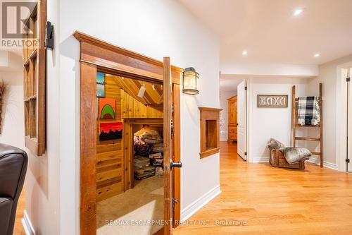 100 Boulding Avenue, Hamilton, ON - Indoor Photo Showing Other Room