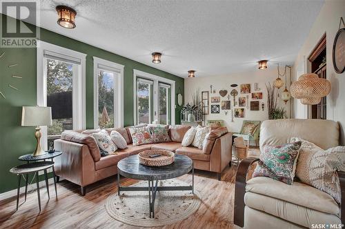 414 Charlebois Court, Saskatoon, SK - Indoor Photo Showing Living Room