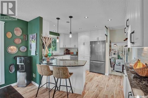 414 Charlebois Court, Saskatoon, SK - Indoor Photo Showing Kitchen With Upgraded Kitchen