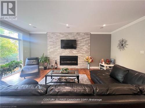 2084 North Routledge Park, London, ON - Indoor Photo Showing Living Room With Fireplace