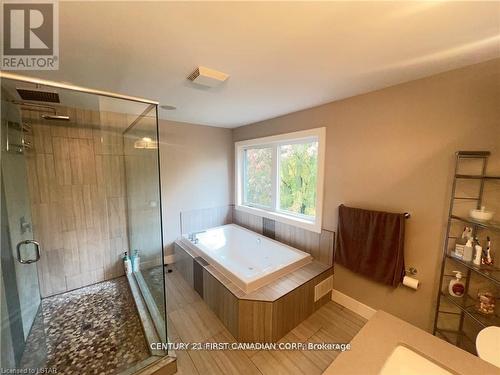 2084 North Routledge Park, London, ON - Indoor Photo Showing Bathroom