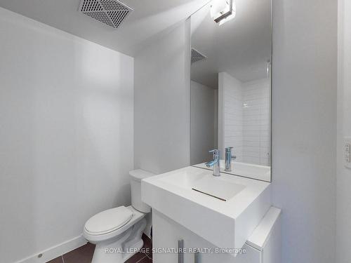 518-38 Dan Leckie Way, Toronto, ON - Indoor Photo Showing Bathroom