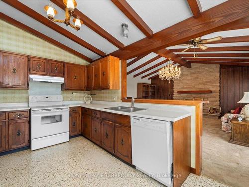 1098 15Th Sdrd, New Tecumseth, ON - Indoor Photo Showing Kitchen With Double Sink