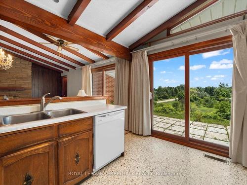 1098 15Th Sdrd, New Tecumseth, ON - Indoor Photo Showing Kitchen With Double Sink