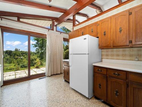 1098 15Th Side Road, New Tecumseth, ON - Indoor Photo Showing Kitchen