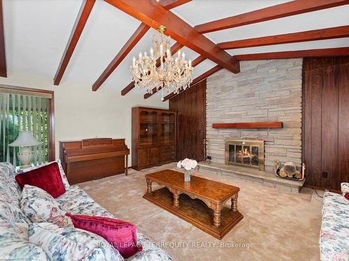 1098 15Th Side Road, New Tecumseth, ON - Indoor Photo Showing Living Room With Fireplace