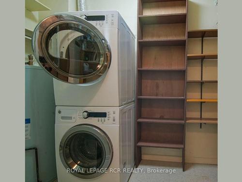 304-166 Olive St, East Gwillimbury, ON - Indoor Photo Showing Laundry Room