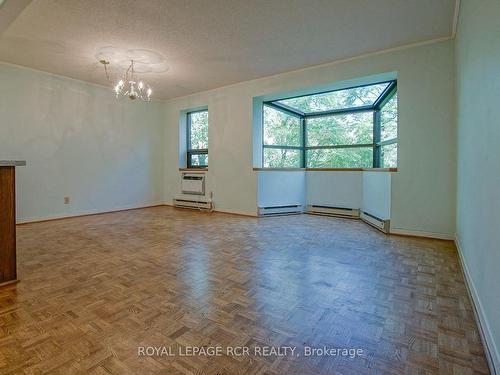 304-166 Olive St, East Gwillimbury, ON - Indoor Photo Showing Other Room