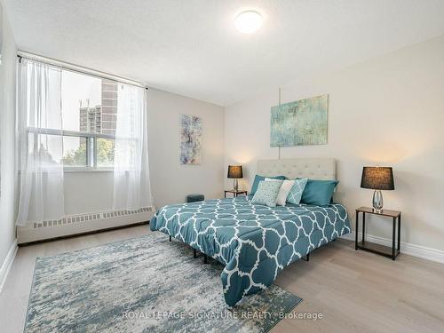 319-551 The West Mall, Toronto, ON - Indoor Photo Showing Bedroom