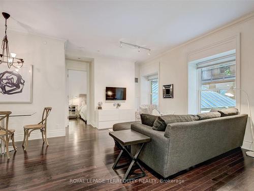 332-22 Leader Lane, Toronto, ON - Indoor Photo Showing Living Room