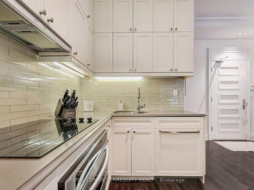 332-22 Leader Lane, Toronto, ON - Indoor Photo Showing Kitchen