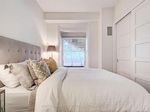 332-22 Leader Lane, Toronto, ON - Indoor Photo Showing Bedroom