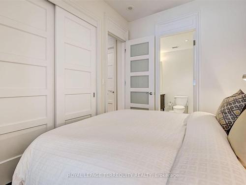 332-22 Leader Lane, Toronto, ON - Indoor Photo Showing Bedroom