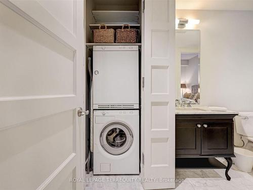 332-22 Leader Lane, Toronto, ON - Indoor Photo Showing Laundry Room