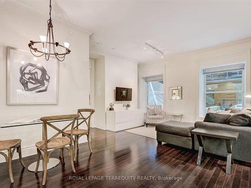 332-22 Leader Lane, Toronto, ON - Indoor Photo Showing Living Room