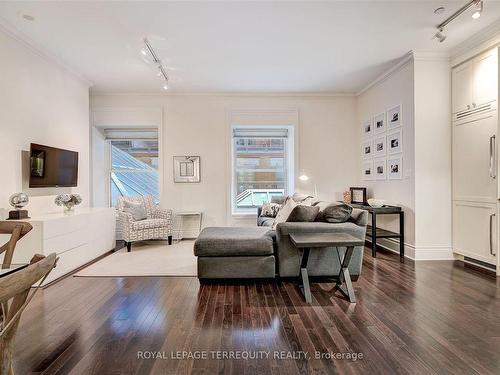 332-22 Leader Lane, Toronto, ON - Indoor Photo Showing Living Room