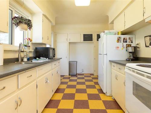 977/989 Foul Bay Rd, Oak Bay, BC - Indoor Photo Showing Kitchen With Double Sink