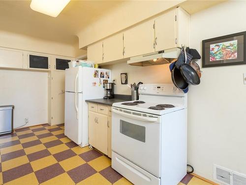 977/989 Foul Bay Rd, Oak Bay, BC - Indoor Photo Showing Kitchen