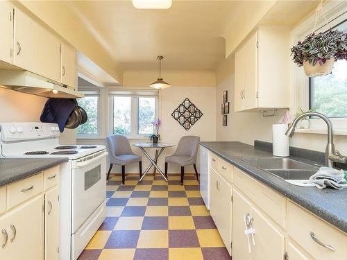 977/989 Foul Bay Rd, Oak Bay, BC - Indoor Photo Showing Kitchen With Double Sink