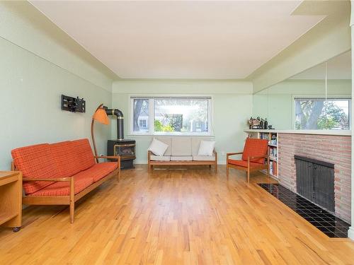 977/989 Foul Bay Rd, Oak Bay, BC - Indoor Photo Showing Living Room With Fireplace