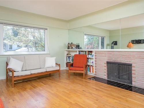 977/989 Foul Bay Rd, Oak Bay, BC - Indoor Photo Showing Living Room With Fireplace