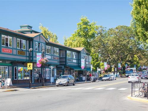 977/989 Foul Bay Rd, Oak Bay, BC - Outdoor