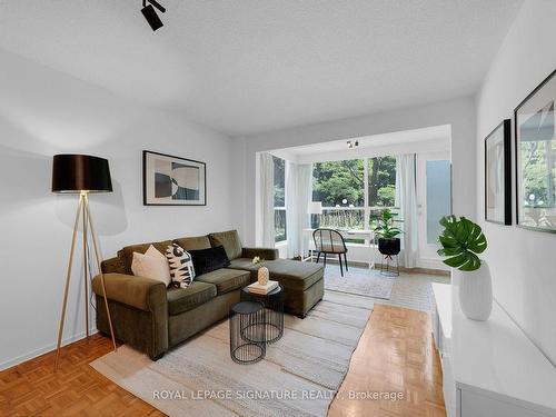 114-5795 Yonge St, Toronto, ON - Indoor Photo Showing Living Room