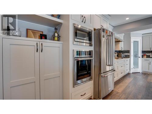 339 Coach Road, Sicamous, BC - Indoor Photo Showing Kitchen With Stainless Steel Kitchen