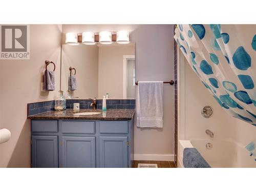 339 Coach Road, Sicamous, BC - Indoor Photo Showing Bathroom