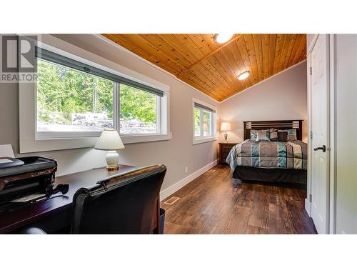 339 Coach Road, Sicamous, BC - Indoor Photo Showing Bedroom