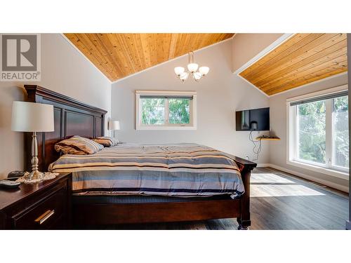 339 Coach Road, Sicamous, BC - Indoor Photo Showing Bedroom