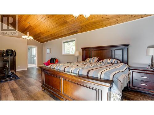 339 Coach Road, Sicamous, BC - Indoor Photo Showing Bedroom