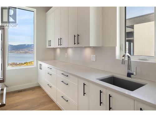 5650 The Edge Place Unit# 110, Kelowna, BC - Indoor Photo Showing Kitchen